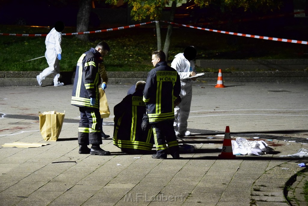 Einsatz BF Messerstecherei Koeln Neustadt Nord Eberplatz Platzmitte P210.JPG - Miklos Laubert